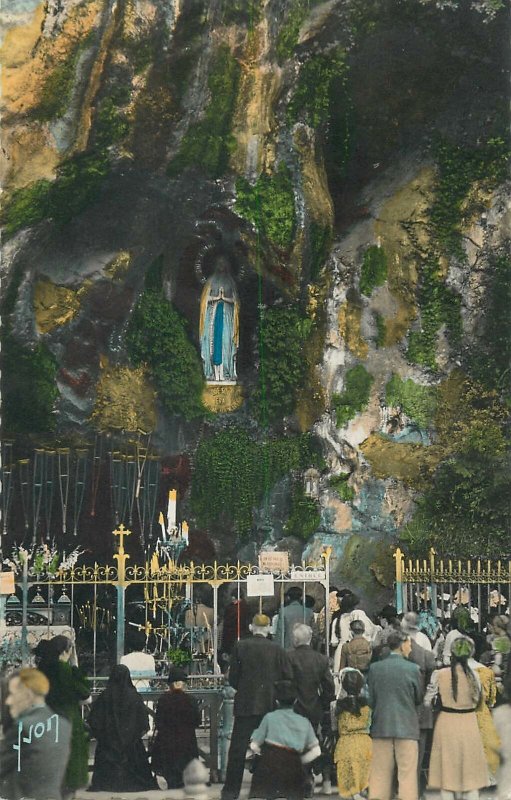 France Postcard Lourdes La Grotte Miraculeuse et La Statue de la Vierge ...