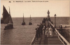 CPA Trouville Sortie de barques de peche (1233078)