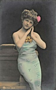 BEAUTIFUL YOUNG WOMAN-CURLY BROWN HAIR~SHAPELY GREEN DRESS~GERMAN PHOTO POSTCARD