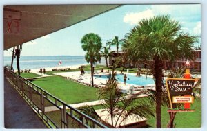 FORT MYERS BEACH, Estero Island FL ~ Roadside HOLIDAY INN Motel Pool  Postcard