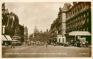 UK New Castle on Tyne Station Hotel Double Decker Bus autos Postcard 22-9741