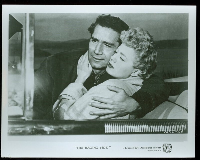 Movie Still, The Raging Tide, Shelly Winters, Richard Conte, Seven Arts 1656-23