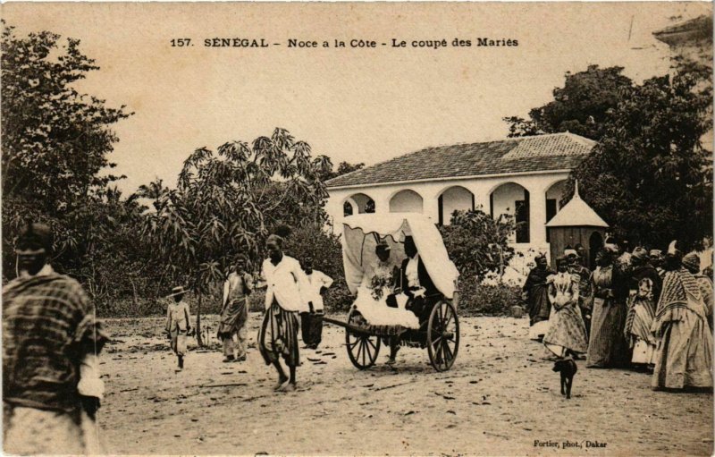 CPA AK SÉNÉGAL-157.-Noce a la Cote-Le coupé des Mariés (331078)