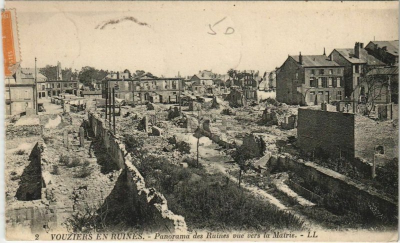 CPA VOUZIERS en Ruines - Panorama des Ruines vue vers la Mairie (134828)