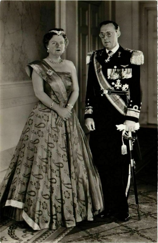 CPA AK HM Koningin Juliana en ZKH Prins Bernhard DUTCH ROYALTY (847812)