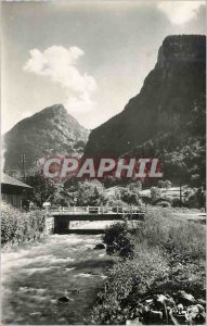 Postcard Modern Samoens (Haute Savoie) Footbridge Cl�vieu deep Criou