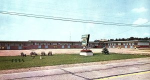 1950s MERRILL WI PRAIRIE MOTEL AND COFFEE SHOP FINE FOOD U.S. 51 POSTCARD P1134