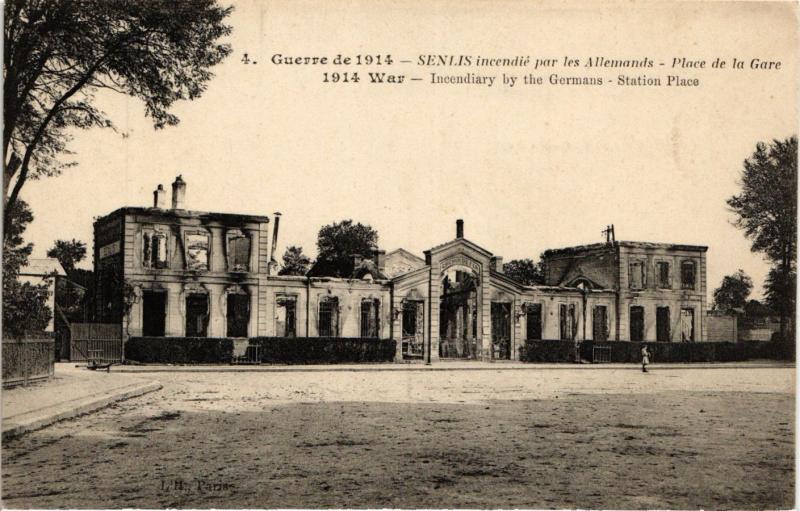 CPA Guerre de 1914 SENLIS incendie par les Allemands Place de la Gare (291665)