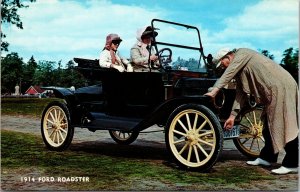 US POSTCARD WOMEN SITTING IN BLACK 1914 FORD ROADSTER ANTIQUE CAR 