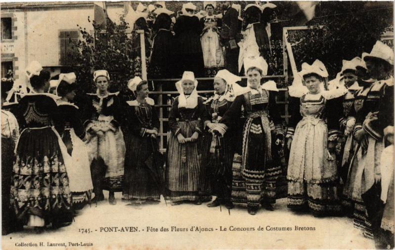 CPA Pont-Aven - Fete des Fleurs d'Ajoncs - Folklore - Types (482332)