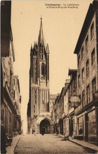 CPA COUTANCES La Cathédrale et Rue Geoffroy de Montbray (152970)