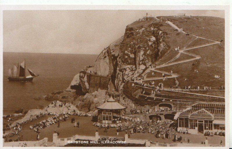 Devon Postcard - Capstone Hill - Ilfracombe - Real Photograph - Ref 9825A