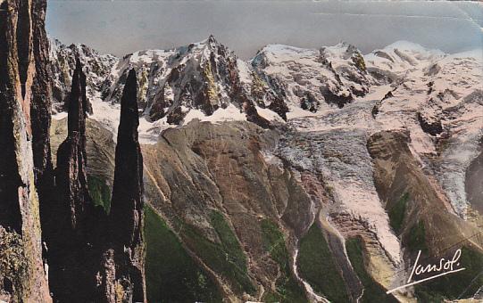 France Chamonix Les Jumeaux du Brevent L'Aiguille du Midi et le Mont Blanc
