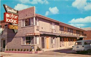 Autos Reno Nevada Town View Motor Lodge Roberts 1950s Postcard roadside 8115