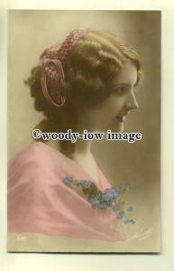 su1839 - Portrait of Young Woman in Pink Dress & Ribbons in her Hair -  postcard 