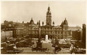 UK - Scotland. Glasgow, George Square, Cenotaph and Municipal Buildings    *RPPC