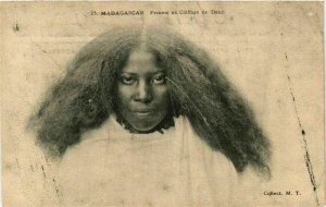 CPA AK Femme en coiffure de Deuil MADAGASCAR (709533)