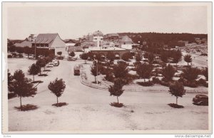 RP: Ifrane , Morocco , 20-30s ; La grande place