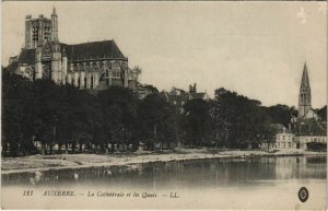 CPA AUXERRE La Cathedrale et les Quais (1198608)