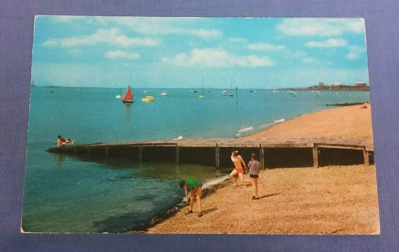 Vintage Postcard The Beach Thorpe Bay Essex  G1A