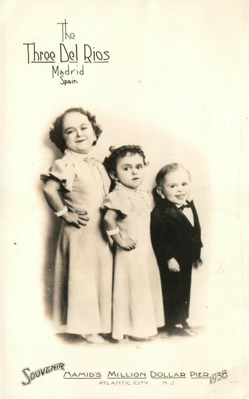 MIDGETS DWARFS THREE DEL RIOS MADRID SPAIN VINTAGE REAL PHOTO POSTCARD RPPC 