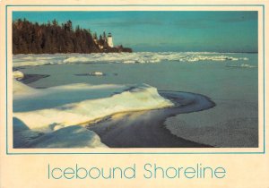 US7 USA Icebound shoreline lighthouse typical winter scene in Michigan