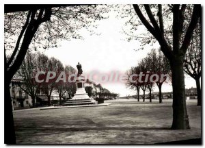 Modern Postcard Macon S and L Lamartine quay Walks and statue of Lamartine