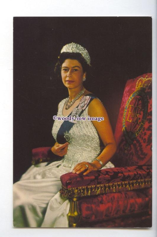 er0268 - The Young Queen in all her Royal Glory, at a State Function - postcard