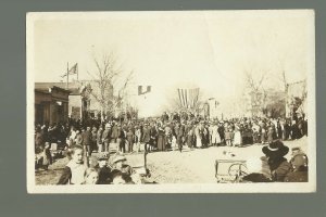 Delano MINNESOTA RP 1918 ARMISTICE DAY Parade Crowd MAIN STREET nr Montrose