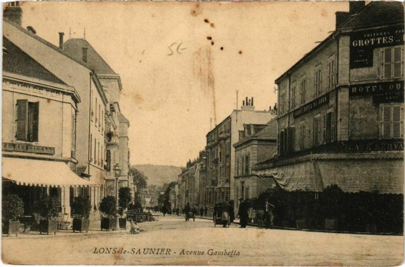 CPA Lons le Saunier- Avenue Gambetta FRANCE (1043519)