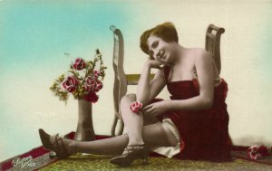 PC CPA RISQUE NUDE LADY IN NEGLIGEE, VINTAGE TINTED REAL PHOTO POSTCARD (b6566)