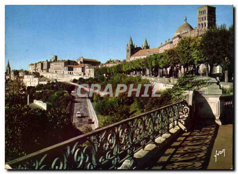 Modern Postcard Angouleme Charente Remparts perceives it right the Cathedral