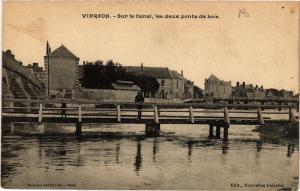 CPA VIERZON - Sur le Canal - Les Deux Ponts de Bois (634782)