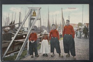 Netherlands Postcard - Volendam Costumes    T10098