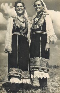 B502 Folk types from Serbia national costumes photo postcard 1955