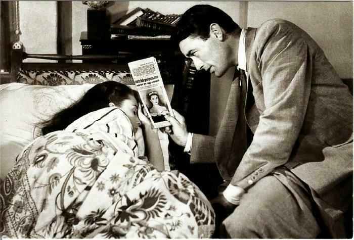 Audrey Hepburn and Gregory Peck in Roman Holiday Movie Postcard #2