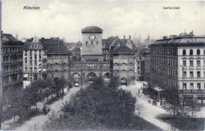 Isator square and the historic gate Isator - Munchen Isatorplatz, 1910s