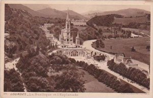 France Lourdes La Basilique et l'Esplanade