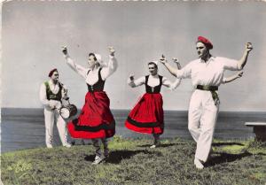 BR27422 Folklore dances ballets basques de biarritz oldarra le fandango