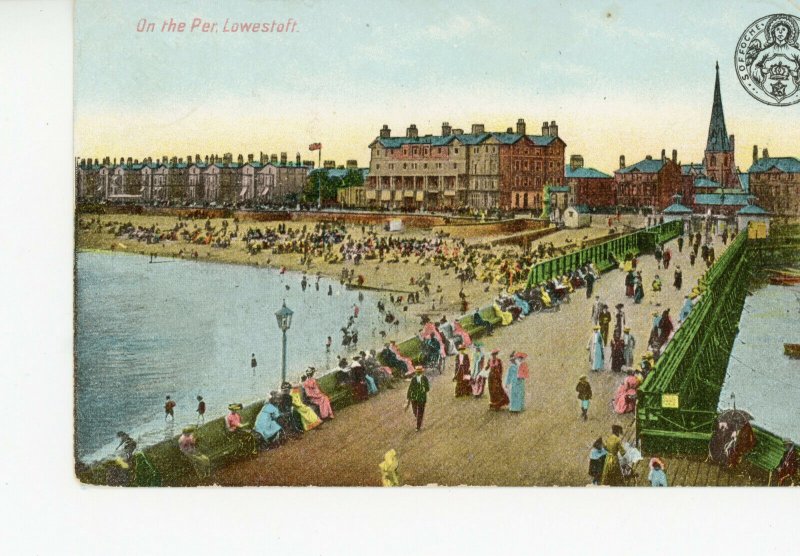  SUFFOLK   LOWESTOFT     ON  THE  PIER         1909