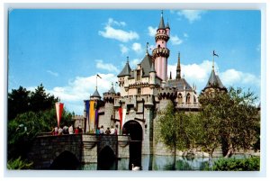 SLEEPING BEAUTY CASTLE DISNEYLAND ANAHEIM CALIFORNIA CA POSTCARD (CN11)