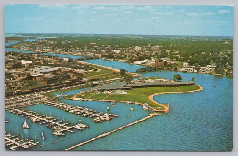 Oshkosh WI Aerial~The Pioneer Inn Marina~Ki Ni Island~Lake Winnebago~1960s