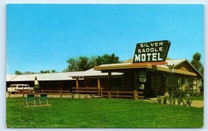 EAST SMITH CENTER, KS Kansas ~ Roadside SILVER SADDLE MOTEL c1950s Car Postcard