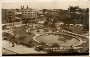 Guavaquil Ecuador Laguna Artificial en Plaza del Centenario Vintage RPPC PC