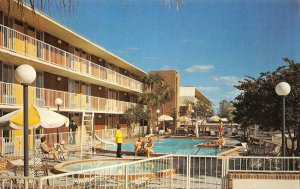 DAVIS BROS. Macon, GA Swimming Pool Roadside Motel c1960s Vintage Postcard