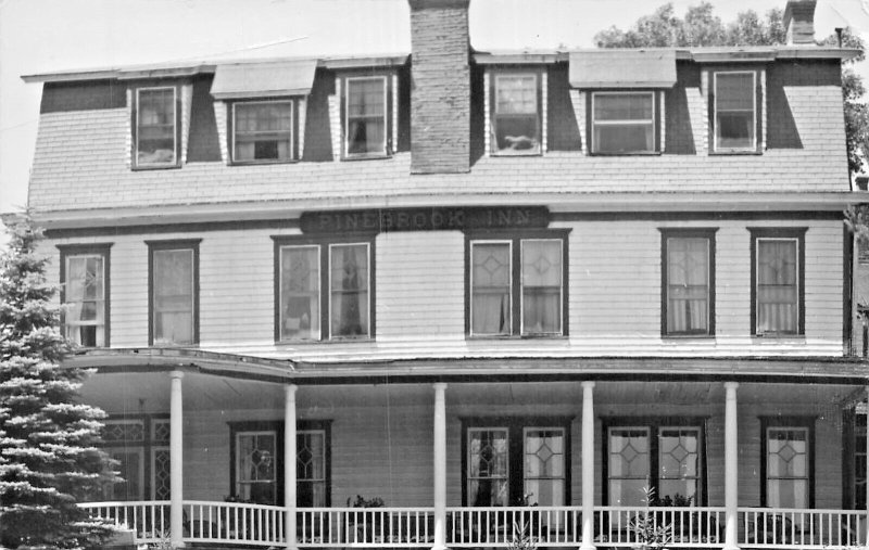 STROUDSBURG PENNSYLVANIA PA~INN AT PINEBROOK~1953 VINTAGE REAL PHOTO PHOTO PSTCD