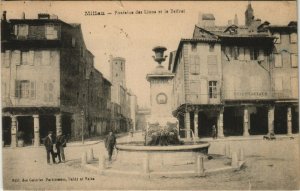 CPA MILLAU - Fontaine des lions et le beffroi (148120)