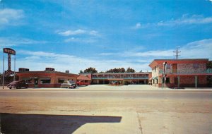 Guymon, OK Oklahoma  BYERLEY'S MOTEL & CAFE 50's Cars ROADSIDE Texas Co Postcard