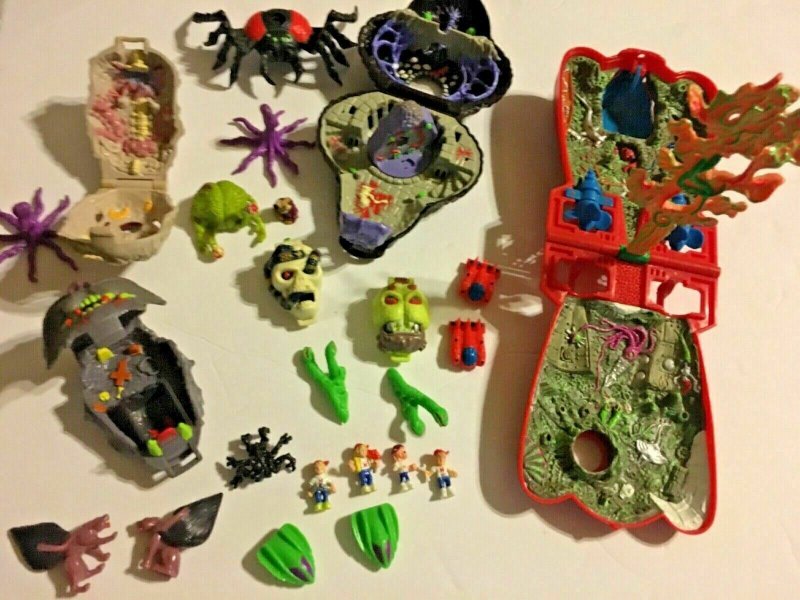 Vintage Mighty Max Bluebird & Hot Wheels Reef Raiders Lot Figures  SKU 080-031