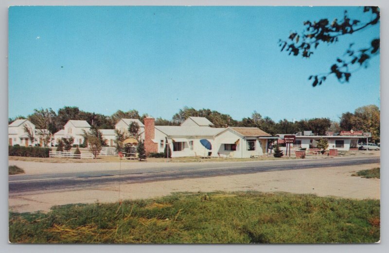 Roadside Motel~Yuma Colorado~Bronze Lantern Motel~Vintage Postcard 